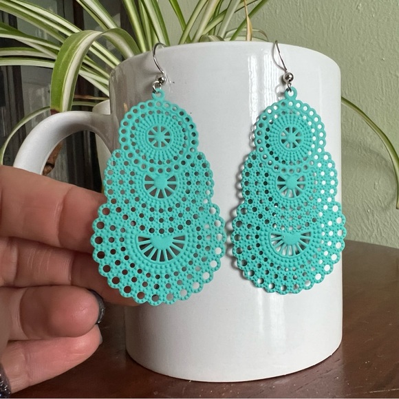 NWT Teal Filigree Boho Style Dangle Earrings - Picture 2 of 2